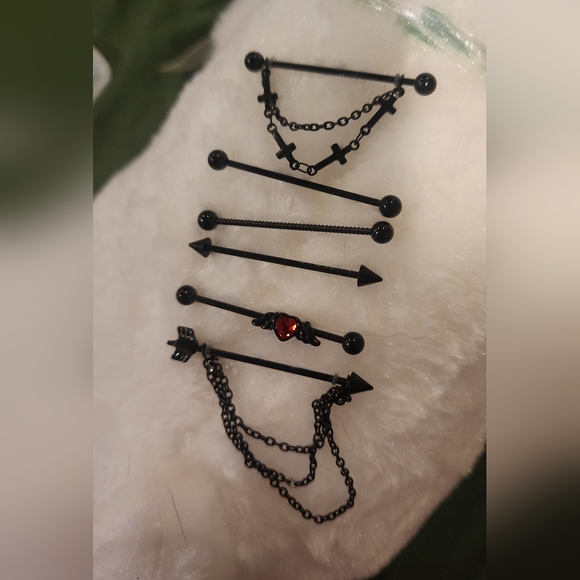 Black Arrow and Heart Industrial Goth Piercing Set - Picture 4 of 4